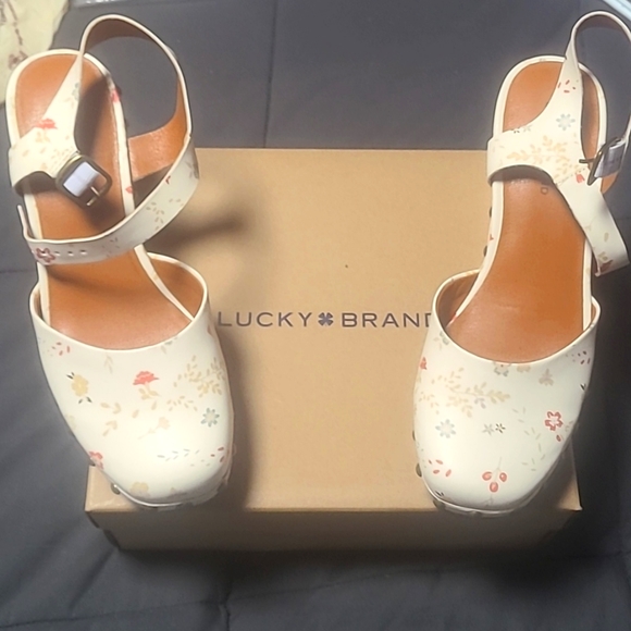 Platform shoes - Picture 1 of 5
